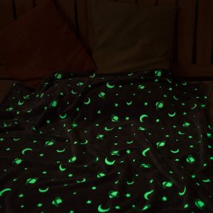 Questa immagine mostra l'uso di una coperta che si illumina al buio